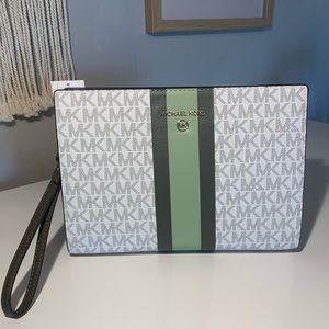 Michael Kors Medium Travel Wristlet Pouch.  Signature Logo